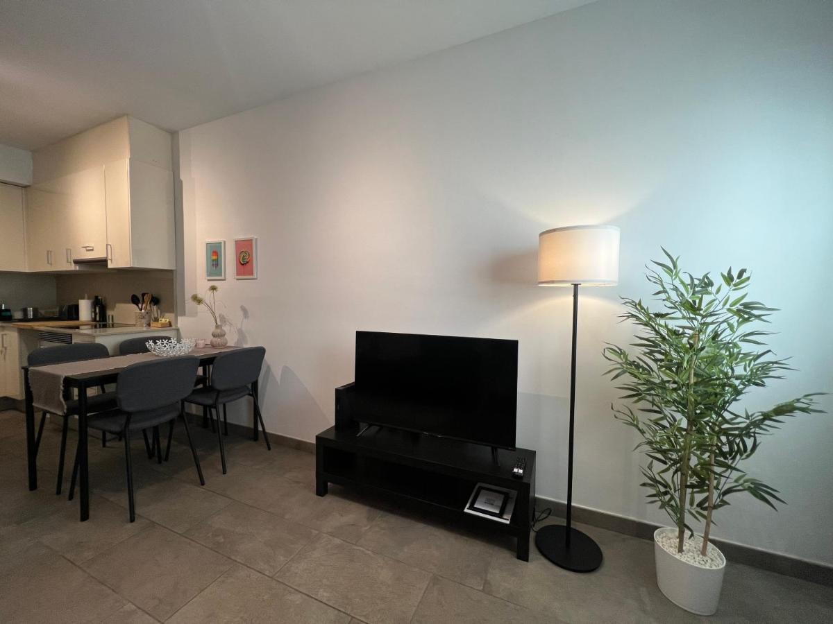 Cozy Apartment Well-Located In Terrassa, Barcelona Luaran gambar